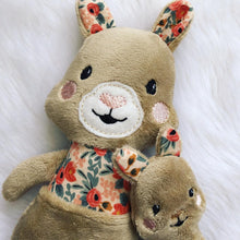 Load image into Gallery viewer, Mama & Baby Kangaroo