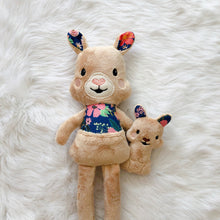 Load image into Gallery viewer, Mama &amp; Baby Kangaroo
